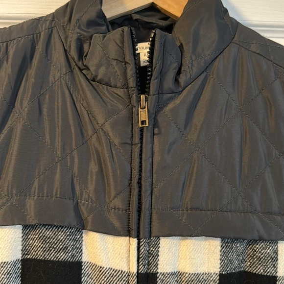 Great condition black and white vest. Womens size xs. - Picture 3 of 8